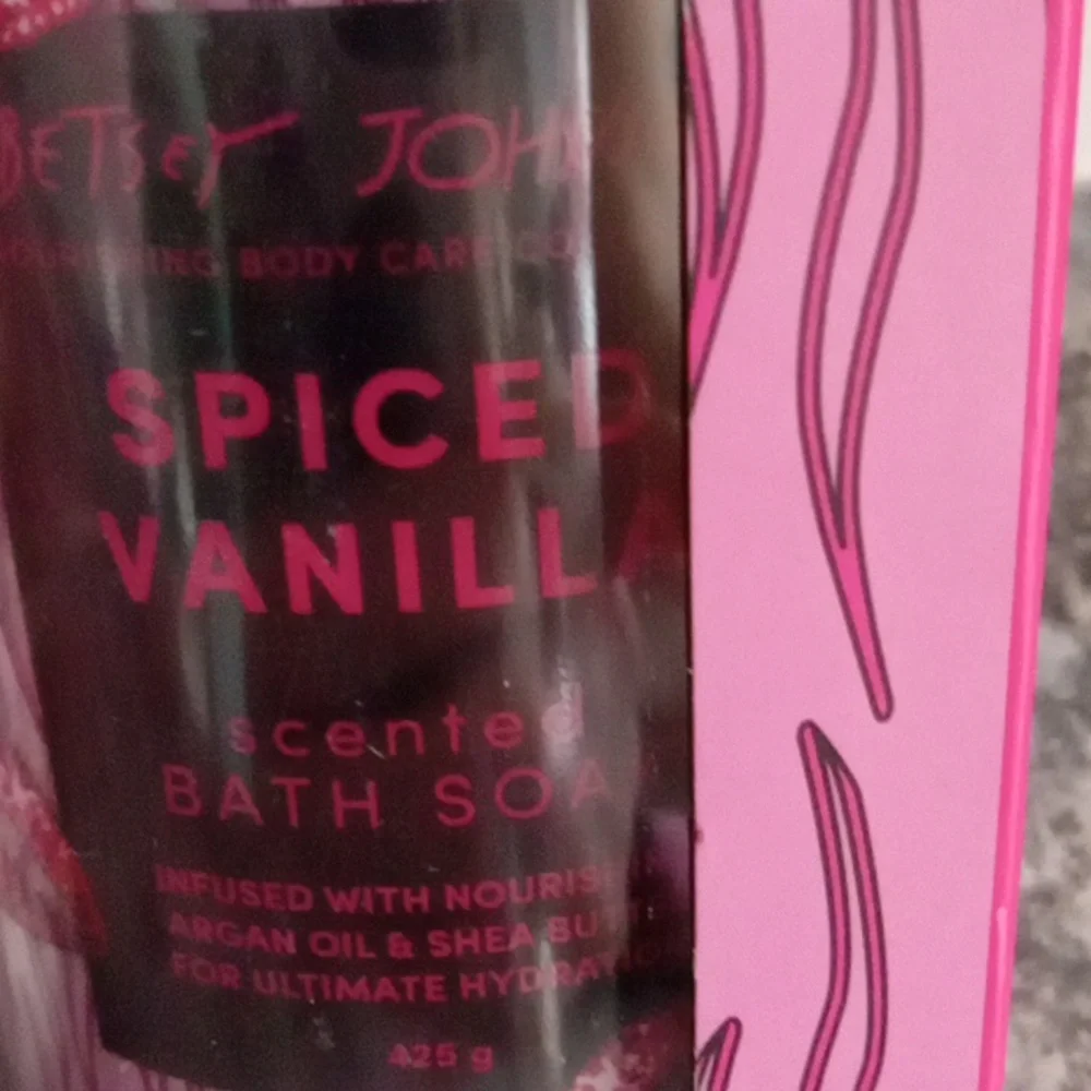 Betsey Johnson  Body Care Trio - Picture 4 of 4